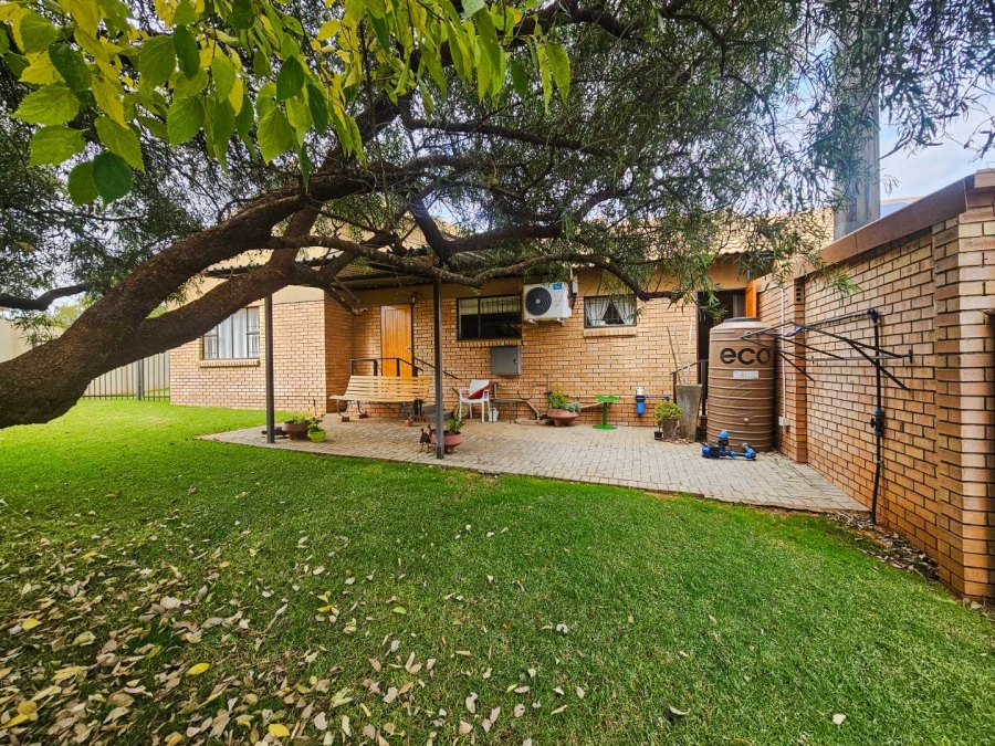 2 Bedroom Property for Sale in Langenhovenpark Free State